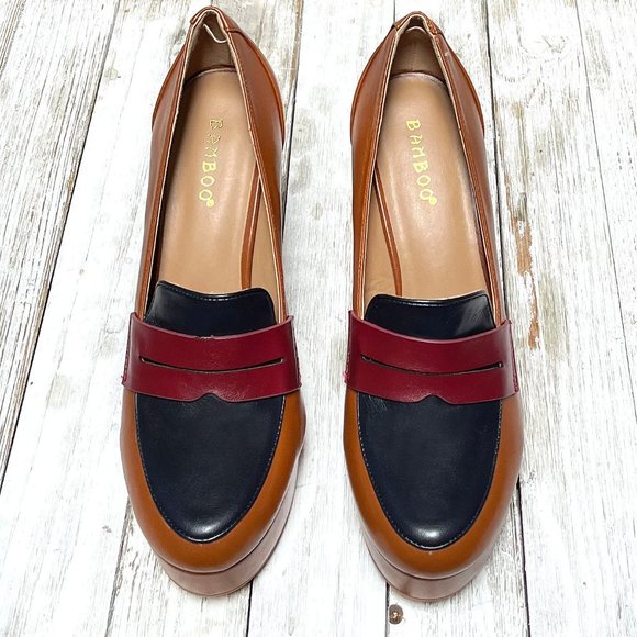 Elegant Tan and Navy Block plateau heels in great condition! - Picture 6 of 9